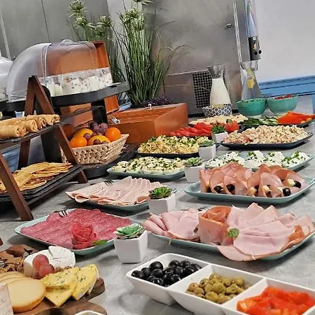 ホテル Malinowski Economy