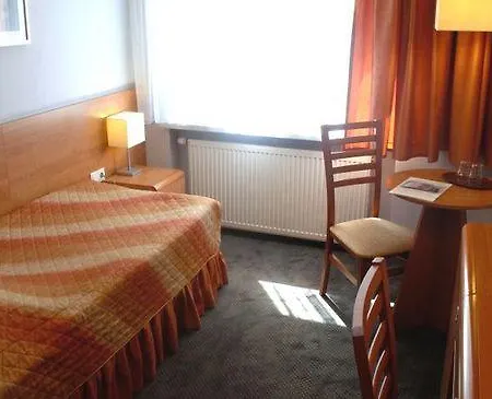 Malinowski Economy 3*