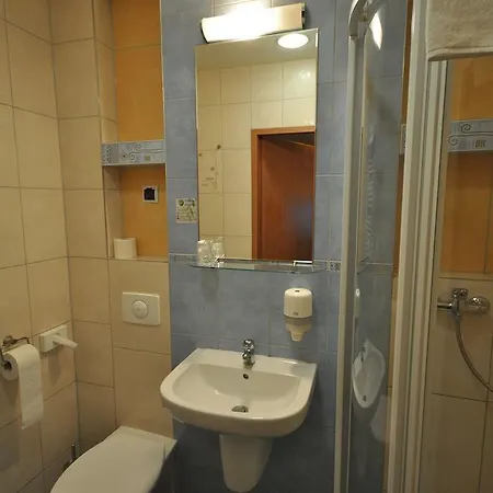 Malinowski Economy ホテル 3*