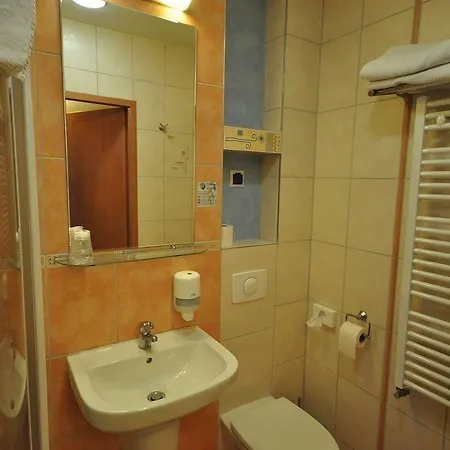 Malinowski Economy ホテル 3*